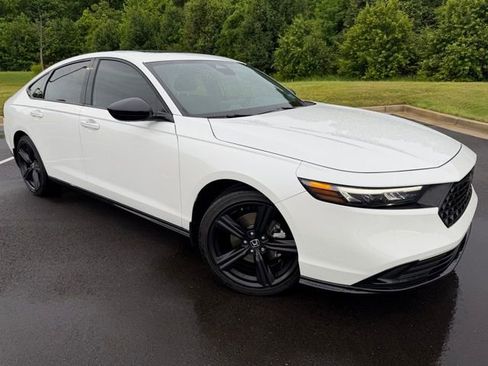 Used 2025 Honda Accord Sport image 2