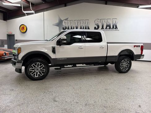 Used 2017 Ford F250 Lariat w/ Lariat Value Package AWD/4WD image 2