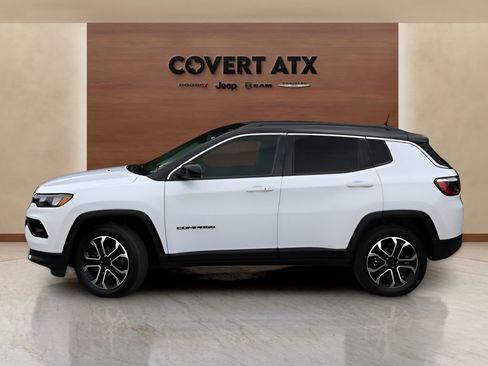 Used 2022 Jeep Compass Limited AWD/4WD image 2
