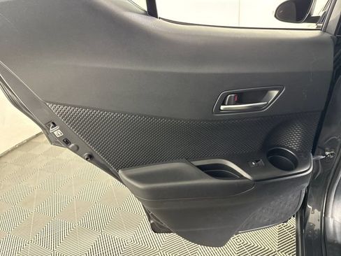 Used 2019 Toyota C-HR XLE FWD image 19