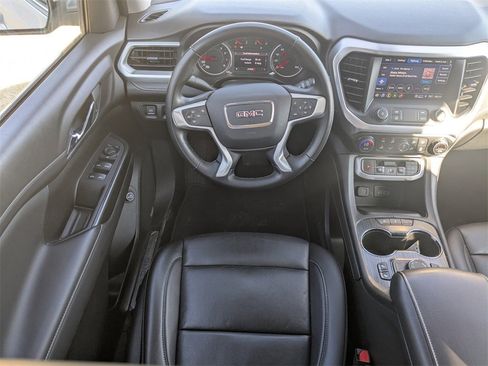 Used 2023 GMC Acadia SLT image 15