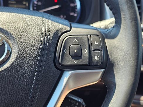Used 2015 Toyota Highlander XLE AWD/4WD image 28
