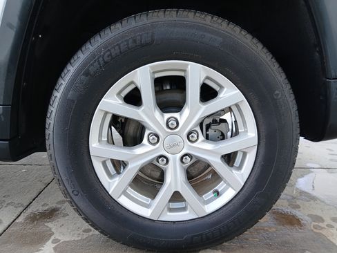 Used 2023 Jeep Grand Cherokee Limited image 18