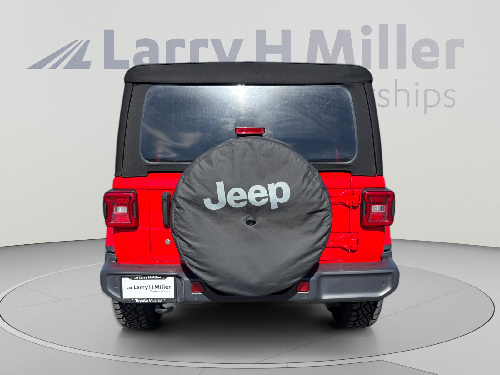 Used 2019 Jeep Wrangler Unlimited Sahara w/ Dual Top Group AWD/4WD image 4