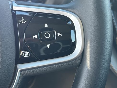 Used 2025 Volvo XC60 B5 Plus w/ Climate Package image 21