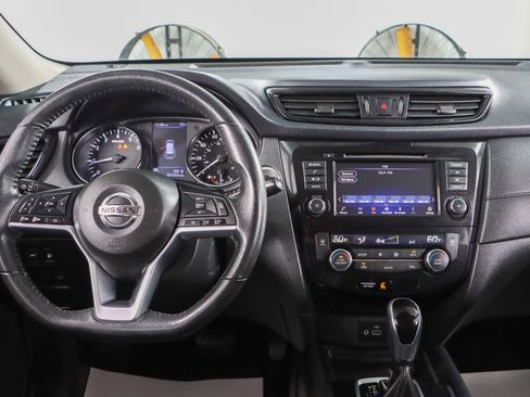 Used 2020 Nissan Rogue SV FWD image 17