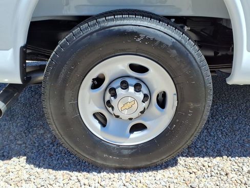 New 2026 Chevrolet Express 2500 Extended RWD image 15