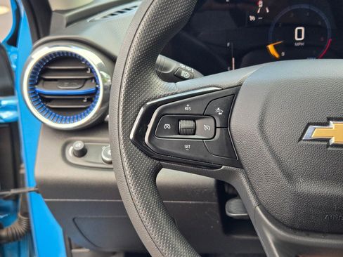 Certified 2025 Chevrolet Trax LT FWD image 29