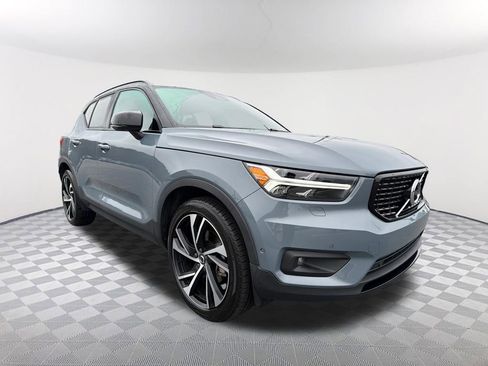 Used 2022 Volvo XC40 T5 R-Design w/ Advanced Package image 3