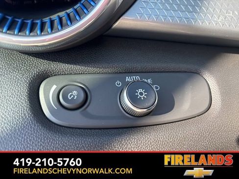 New 2025 Chevrolet Trax LT w/ Sunroof Package image 16