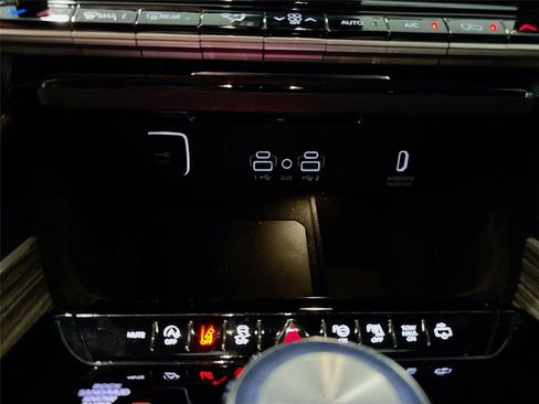 Used 2022 Jeep Wagoneer Series III w/ Convenience Group I AWD/4WD image 16
