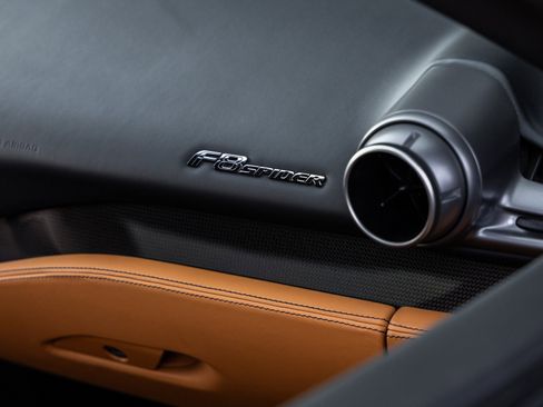 Used 2021 Ferrari F8 Tributo image 42