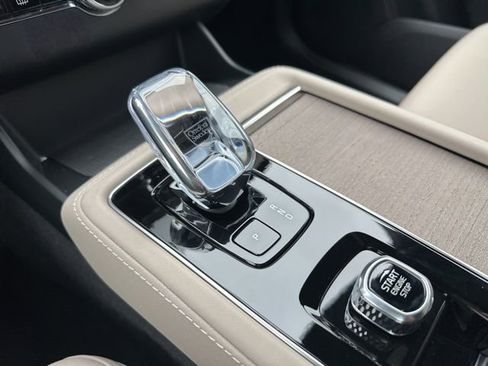 New 2026 Volvo XC90 B6 Plus w/ Protection Package Premier image 14