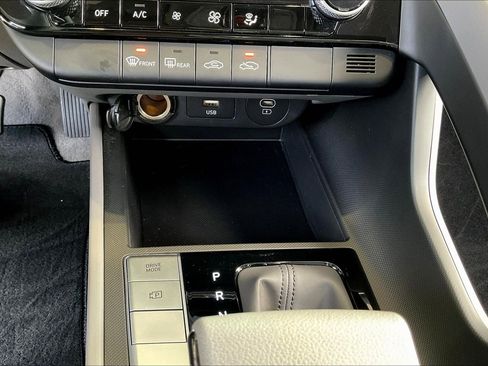 Used 2024 Hyundai Elantra SEL FWD image 15