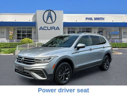 Used 2022 Volkswagen Tiguan SE w/ Panoramic Sunroof Package AWD/4WD image 3