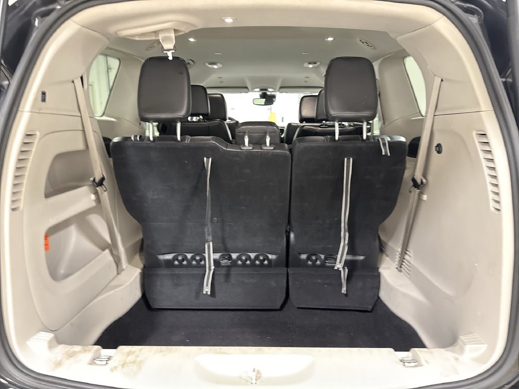 Used 2024 Chrysler Pacifica Touring-L FWD image 24