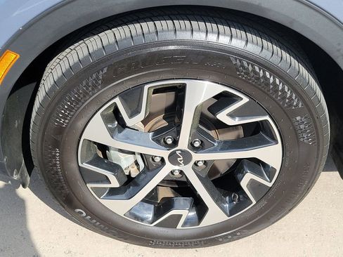 Used 2025 Kia Sportage EX image 9