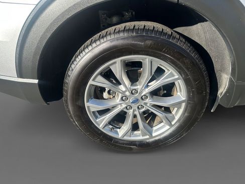 Used 2022 Ford Explorer Limited w/ Equipment Group 301A image 10