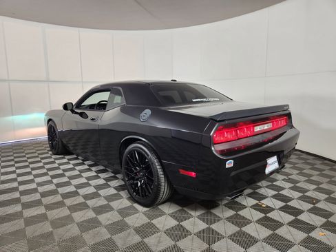 Used 2009 Dodge Challenger SRT8 w/ SRT Option Group II image 5