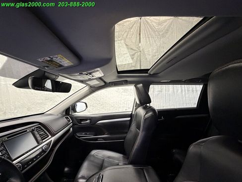 Used 2017 Toyota Highlander XLE AWD/4WD image 12