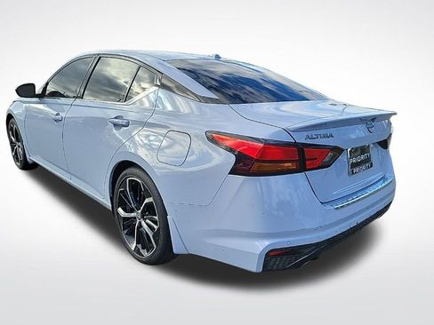 Used 2023 Nissan Altima 2.5 SR w/ SR Premium Package image 3