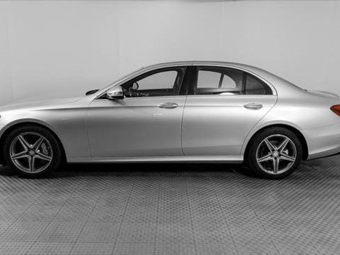 Used 2017 Mercedes-Benz E 300 4MATIC image 3