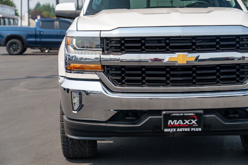 Used 2018 Chevrolet Silverado 1500 LT w/ LT Eassist Package AWD/4WD image 5