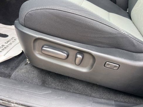 Used 2022 Toyota Tacoma TRD Off-Road image 18