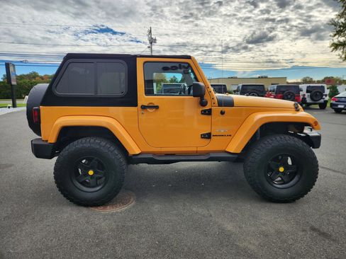 Used 2012 Jeep Wrangler Sahara AWD/4WD image 17