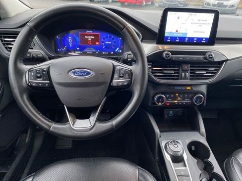 Used 2022 Ford Escape Titanium image 7