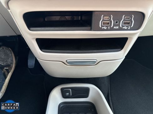 Used 2024 Chrysler Pacifica Touring-L image 20
