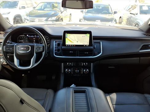 Used 2021 GMC Yukon XL SLT w/ SLT Premium Package image 17