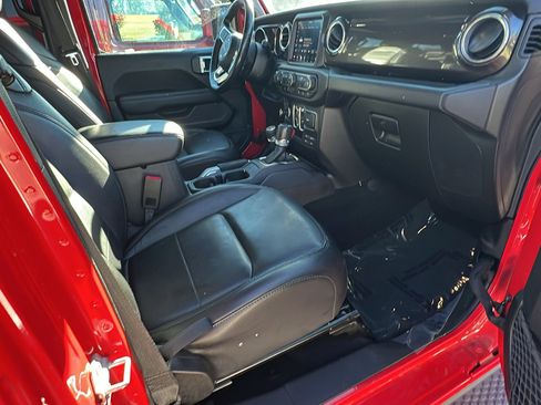 Used 2019 Jeep Wrangler Unlimited Sahara image 17