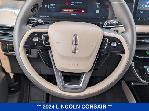 Used 2024 Lincoln Corsair AWD image 19