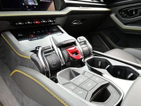 Used 2025 Lamborghini Urus SE AWD/4WD image 11
