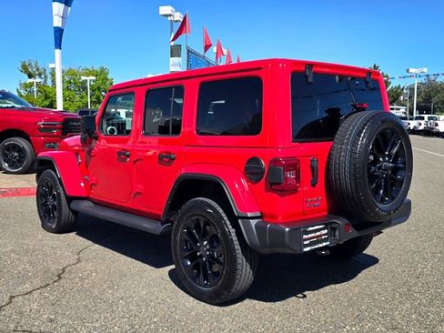 Certified 2025 Jeep Wrangler Unlimited Sahara image 6