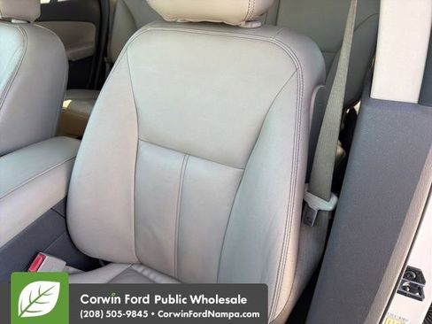 Used 2013 Ford Edge SEL FWD image 23
