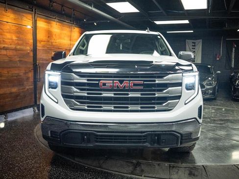 Used 2022 GMC Sierra 1500 SLE w/ X31 Off-Road Package AWD/4WD image 4