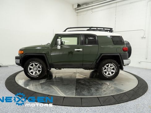 Used 2014 Toyota FJ Cruiser 4WD image 26