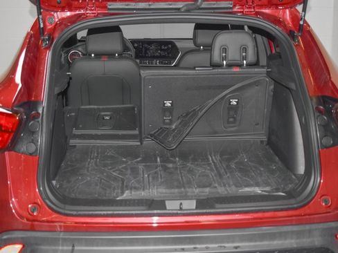 Used 2025 Chevrolet Trax RS image 24