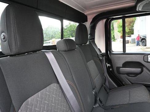 Used 2026 Jeep Gladiator Mojave AWD/4WD image 22