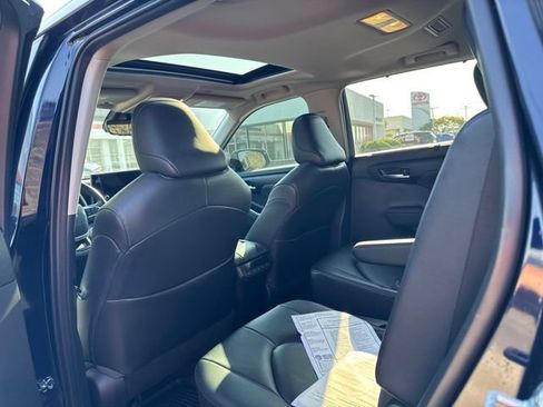 Used 2023 Toyota Highlander XLE FWD image 14