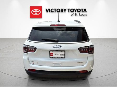 Used 2024 Jeep Compass Latitude AWD/4WD image 4