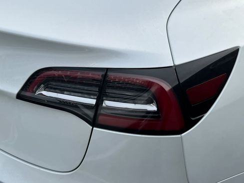 Used 2018 Tesla Model 3 Mid Range image 18