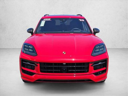 Used 2025 Porsche Cayenne GTS AWD/4WD image 2