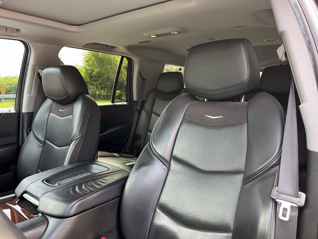 Used 2018 Cadillac Escalade Luxury w/ LPO, Radiant Package AWD/4WD image 17