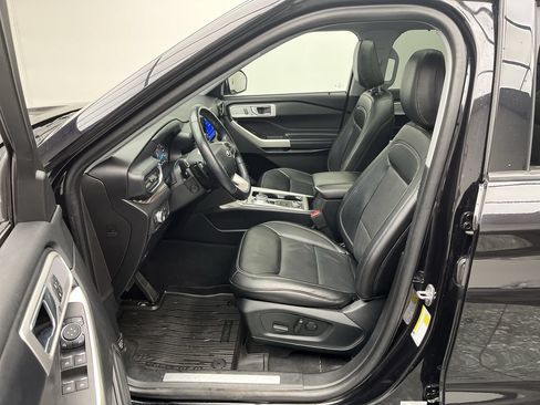 Used 2021 Ford Explorer Limited w/ Equipment Group 301A AWD/4WD image 3