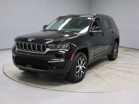 Used 2023 Jeep Grand Cherokee Limited image 8