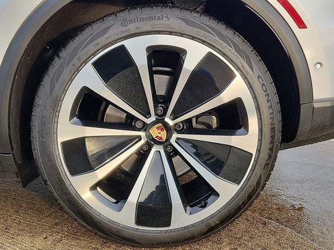 New 2026 Porsche Macan 4 Electric image 8