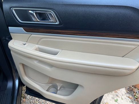 Used 2016 Ford Explorer Limited image 36